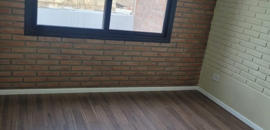 Venta casa interna – Triplex. Gorriti 500. u$s 140.000.-