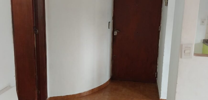 Vendo Departamento 2 dormitorios. Sarmiento 2627. u$s 69.000.