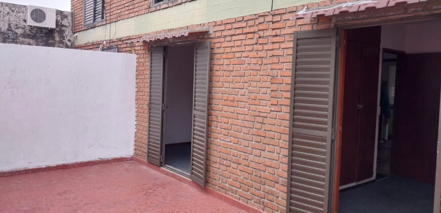 Vendo Departamento 2 dormitorios. Sarmiento 2627. u$s 69.000.