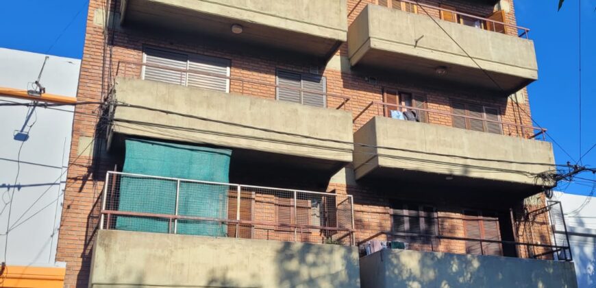 Vendo Departamento 2 dormitorios. Sarmiento 2627. u$s 69.000.