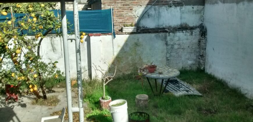 Vendo casa 2 Dormitorios. Barrio Belgrano. Tucumán 5635.