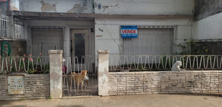 Vendo casa 2 Dormitorios. Barrio Belgrano. Tucumán 5635.