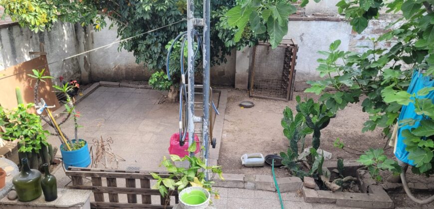 Vendo casa 2 Dormitorios. Barrio Belgrano. Tucumán 5635.