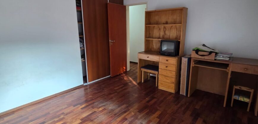 Vendo Imponente Dto. de 3 Dormitorios en piso exclusivo. Cafferata 922 Piso 1