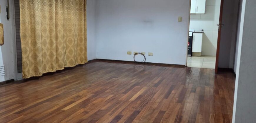 Vendo Imponente Dto. de 3 Dormitorios en piso exclusivo. Cafferata 922 Piso 1