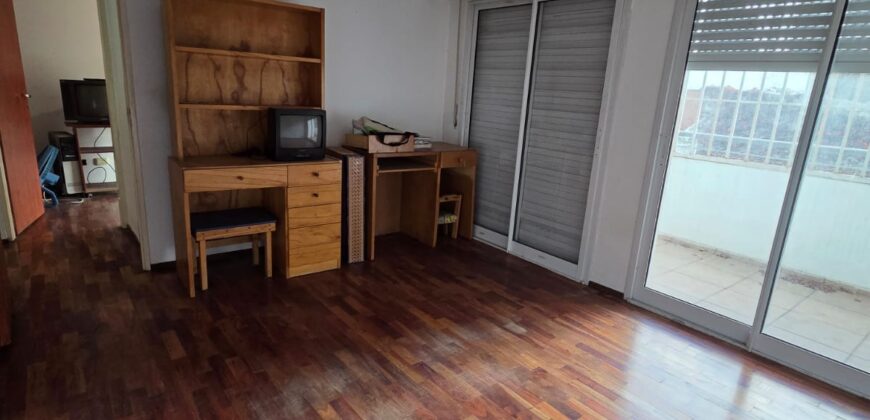 Vendo Imponente Dto. de 3 Dormitorios en piso exclusivo. Cafferata 922 Piso 1