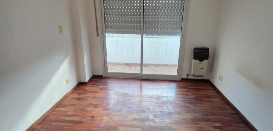 Vendo Imponente Dto. de 3 Dormitorios en piso exclusivo. Cafferata 922 Piso 1
