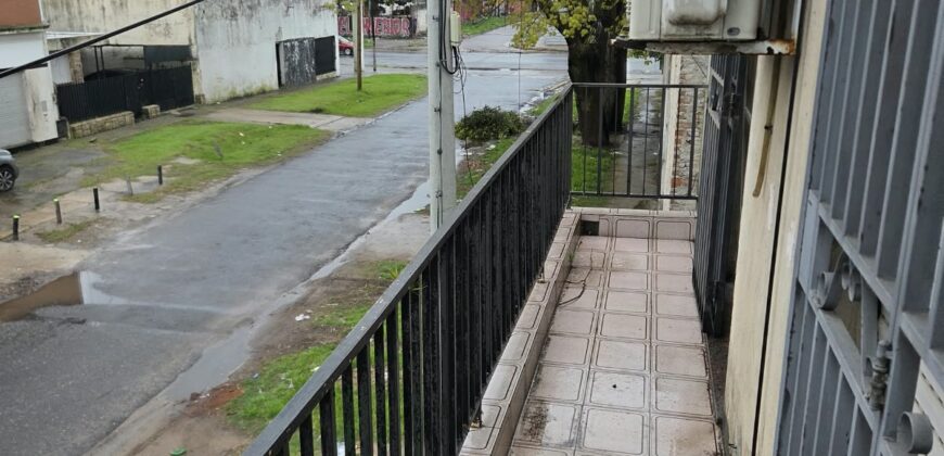 Vendo casa 2 dormitorios Planta Alta Ayacucho 6200 Rosario Sur
